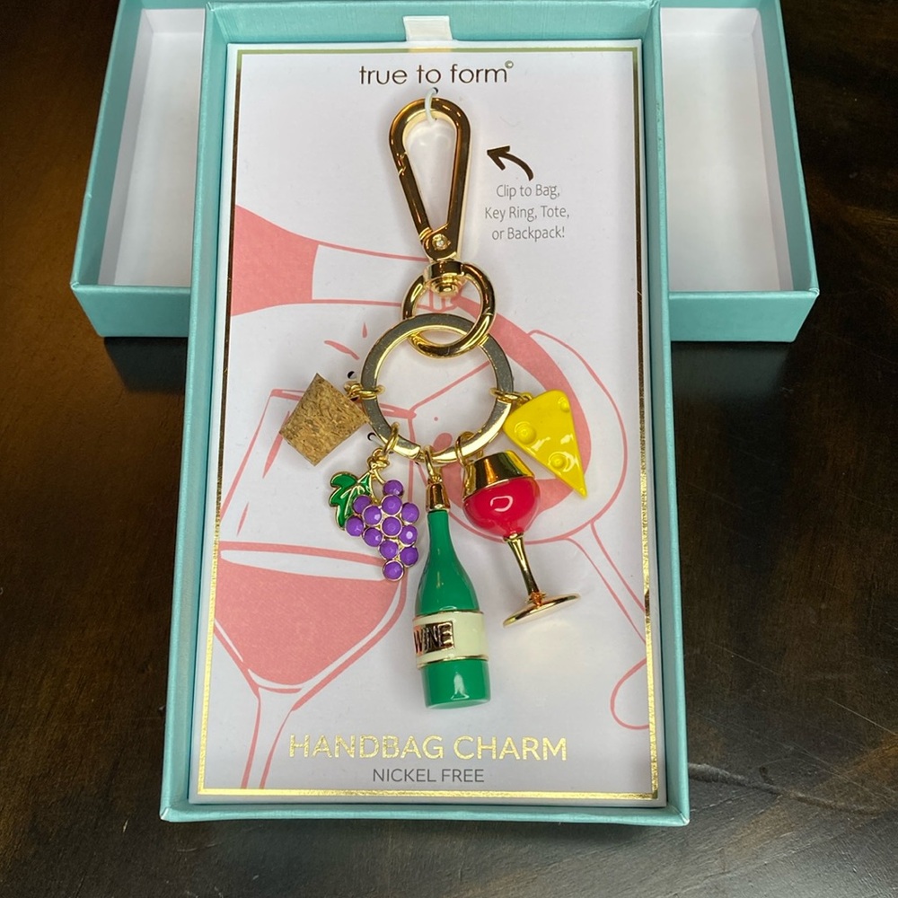 NWT! ⚜️💖⚜️ True To Form Picnic Wine Cheese Grapes Bag Charm Key Chain